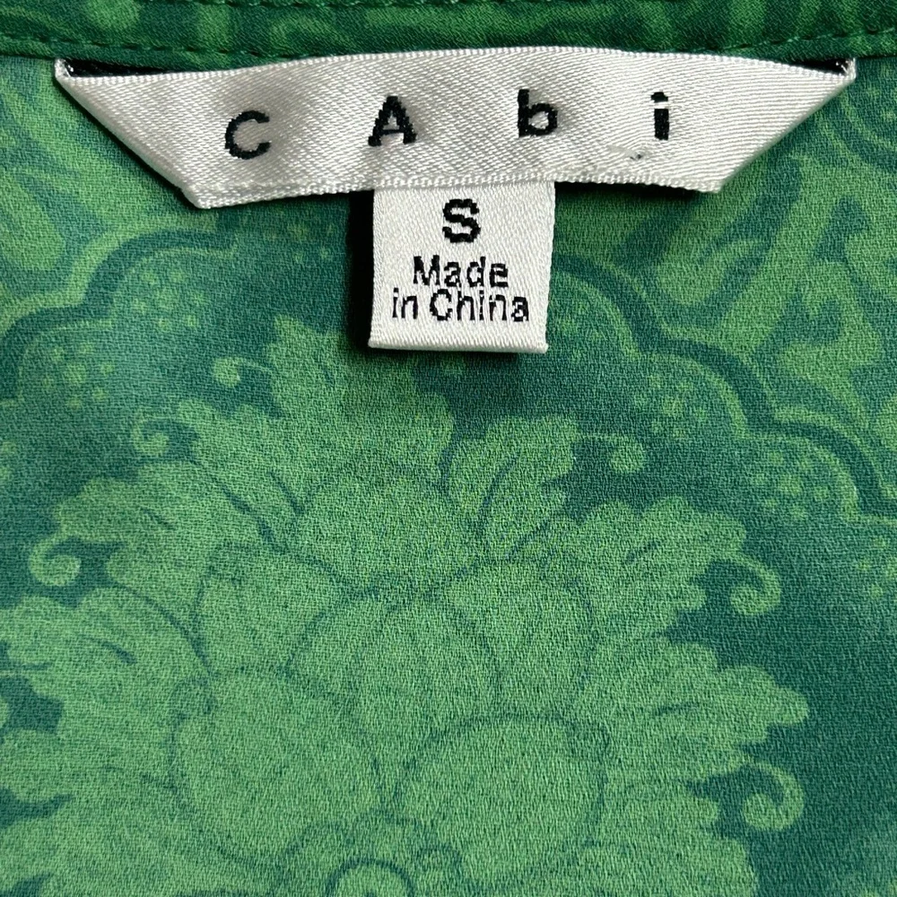 CAbi‎ Women’s  Green with Envy Short Sleeve Blouse   Sz S - Picture 6 of 7
